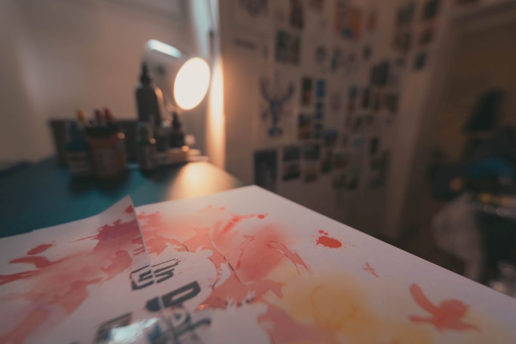 Reportage über das Münchner Tattoostudio Holy Papaya und die Geschichte eines Tattoos, wie es gestochen wird und das Studio an sich.
