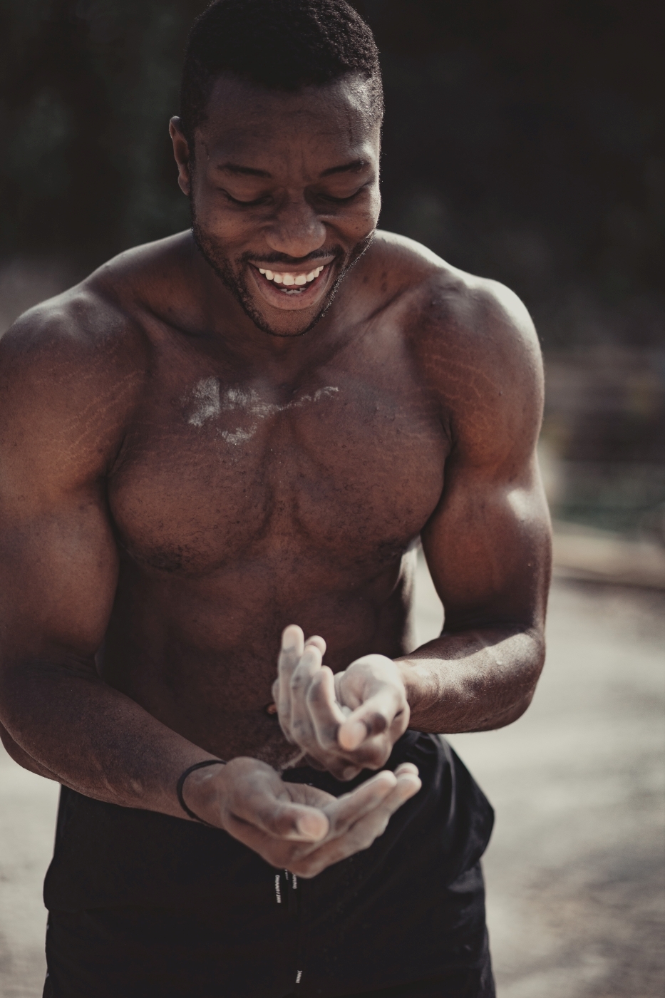 Fotos von dem Model und Personal Trainer Kpaoul in München nahe der Tonnenhalle. Portraits geschoßen während eines Portfolio-Shootings von dem Fotografen Daniel Schubert aka Steins Pictures.