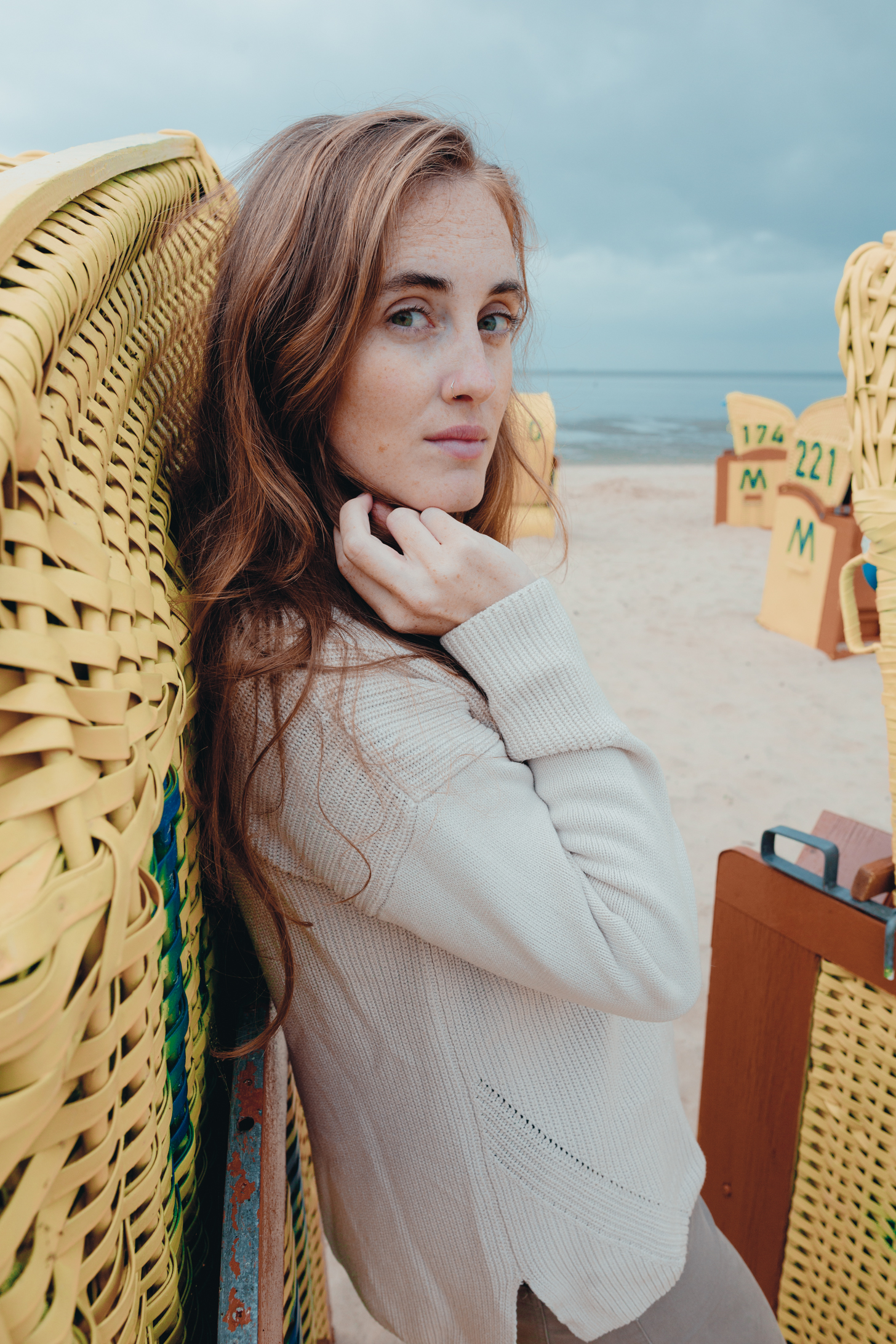 Portrait von Pauli aufgenommen an der Nordsee in der Abendsonne, von dem Münchner fasion und lifestyle Fotograf Daniel Schubert.