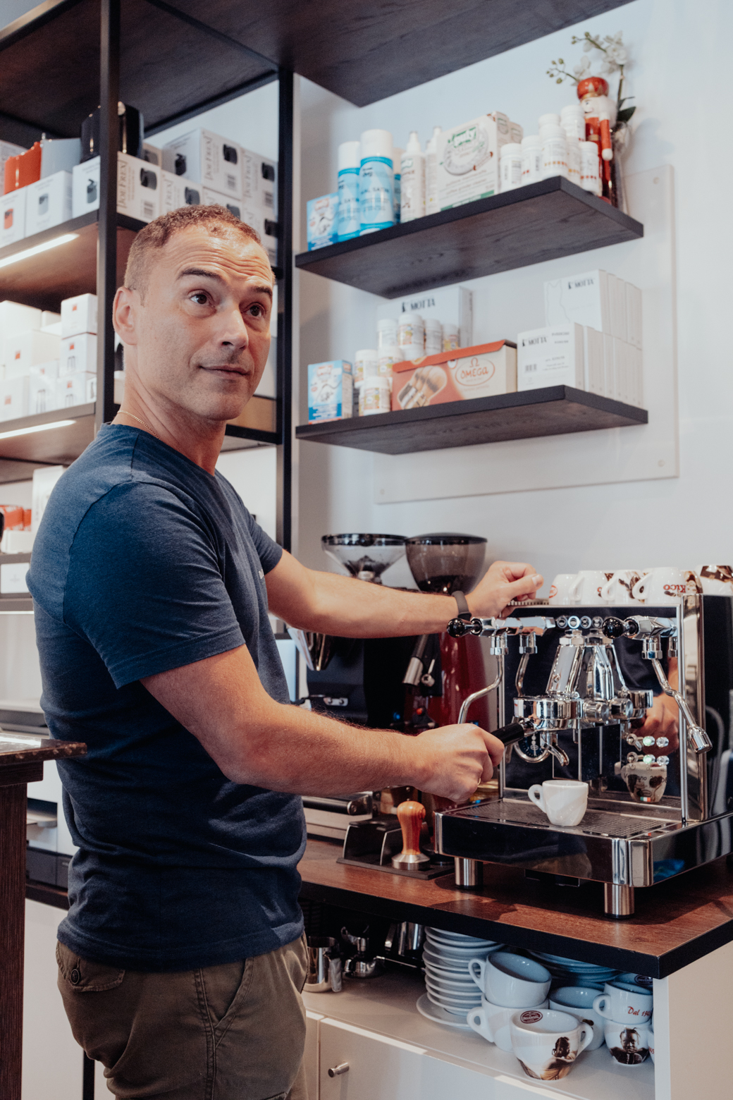 Aufnahme aus dem Kaffeemaschinenverkaufs Betrieb Davide Constanza in München, geschoßen von dem Businessfotograf und Reportagefotograf Daniel Schubert aus Bayern.