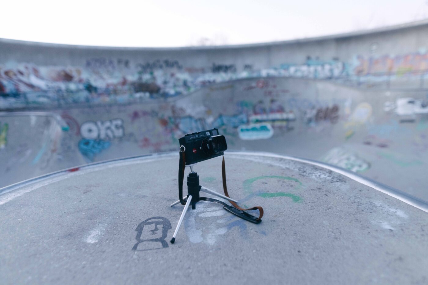 Picture of a Leica M4P in munich at a skaterpark for a Blog article about 35 mm Rangefinder cameras.